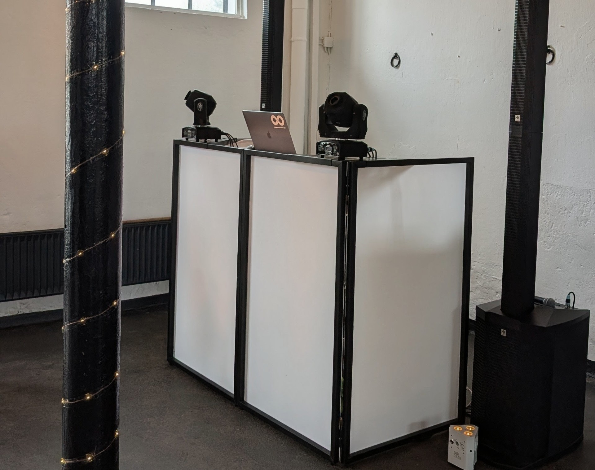 Professionelles Technik-Setup vor Ort.